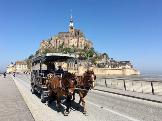 Horse-drawn carriage to Mont-Saint-Michel
