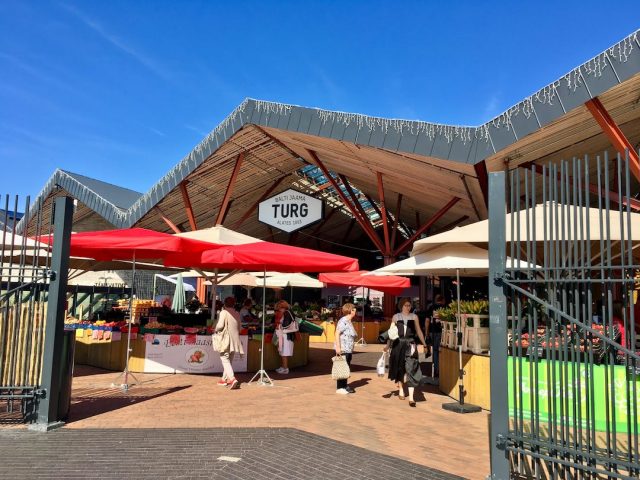 The entrance to Balti Jaama Turg market