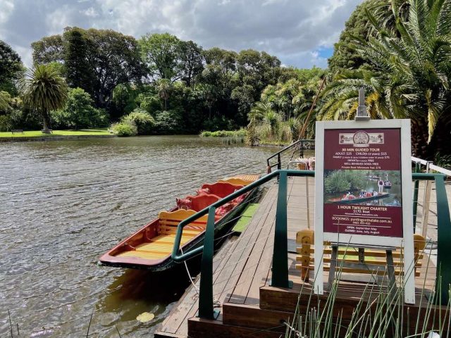 The lake at the Royal Botanic Gardens