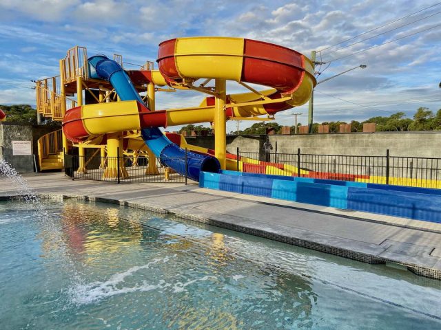 Kings Point Retreat slides and pool