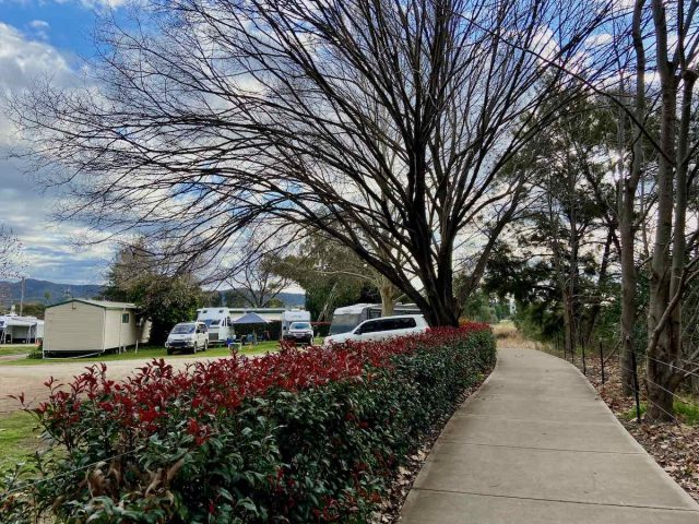 Riverside Caravan Park with Cycleway