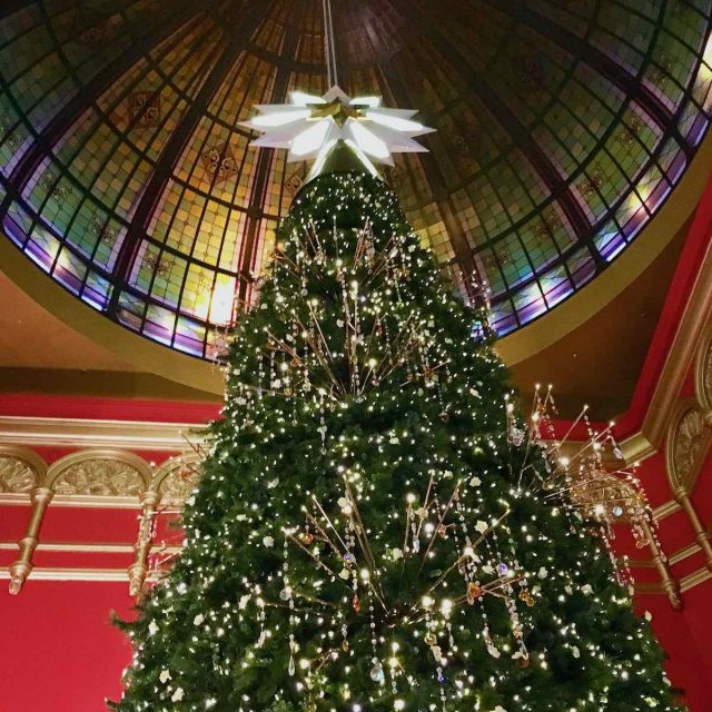 Australian Christmas traditions - Christmas decorations in a shopping centre