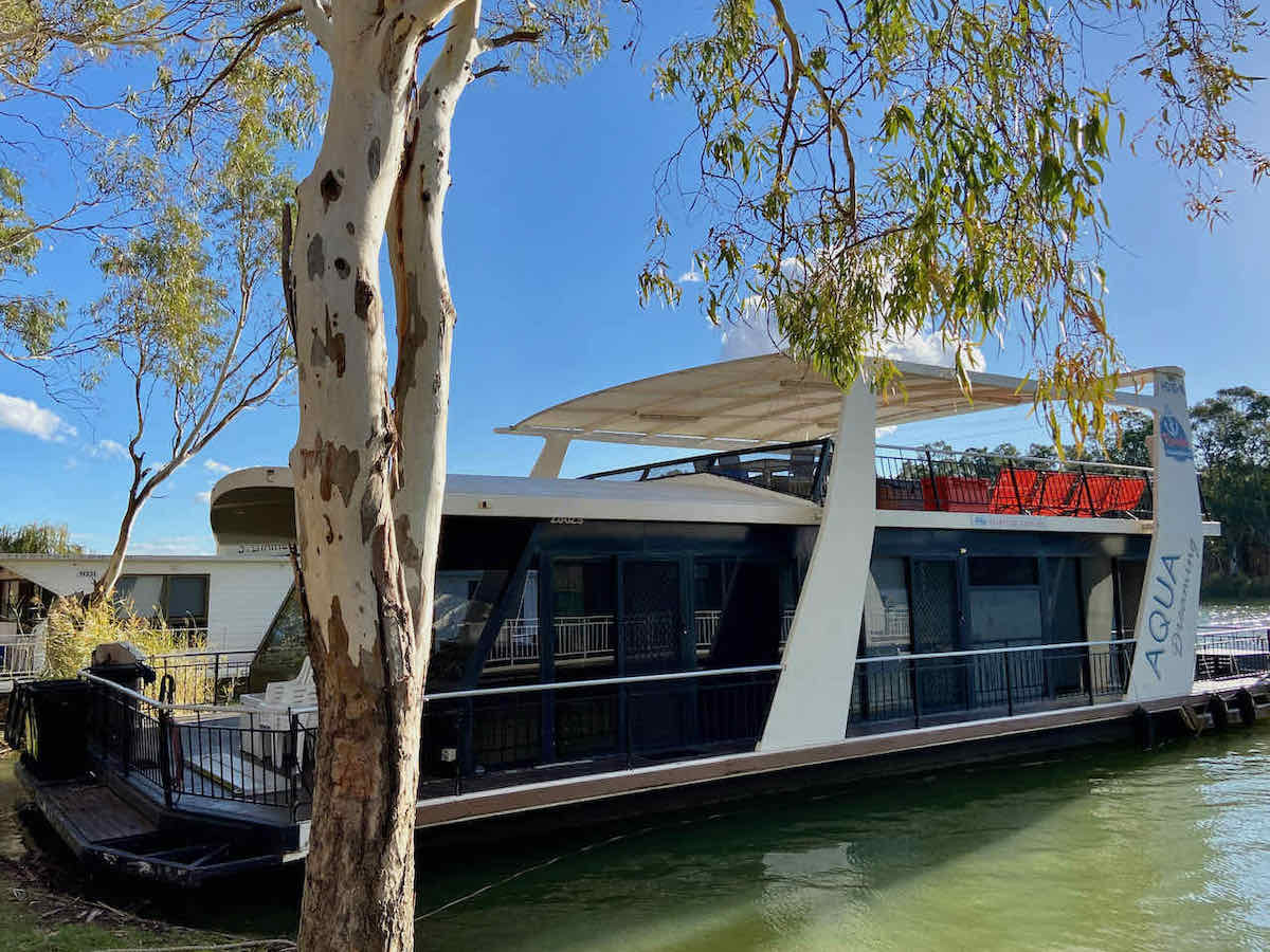 Hiring a DogFriendly Houseboat in Australia Travelnuity
