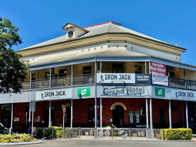 Dog-Friendly Grand Hotel in Childers