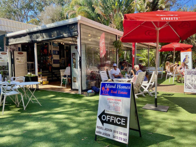 Curlew Cafe Coochiemudlo Island