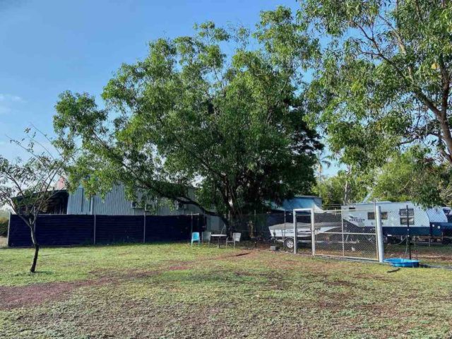 Off-leash dog exercise area at Coolalinga Tourist Park