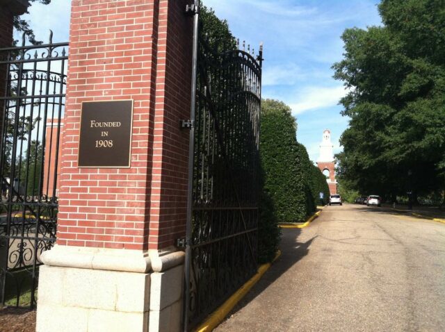 Entrance to UMW campus in Fredericksburg Virginia