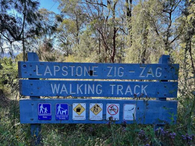 Lapstone Zig-Zag Walking Track Sign