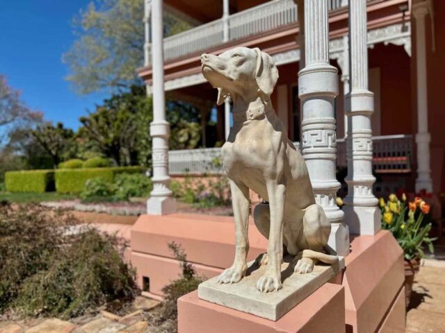 Retford Park dog statue