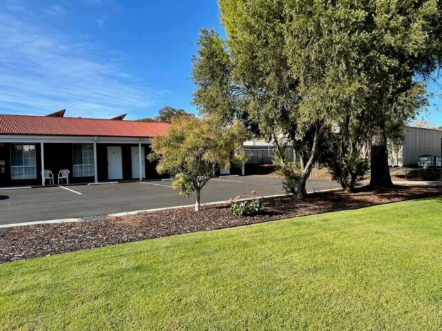 Econo Lodge Border Gateway Wodonga Grass Area